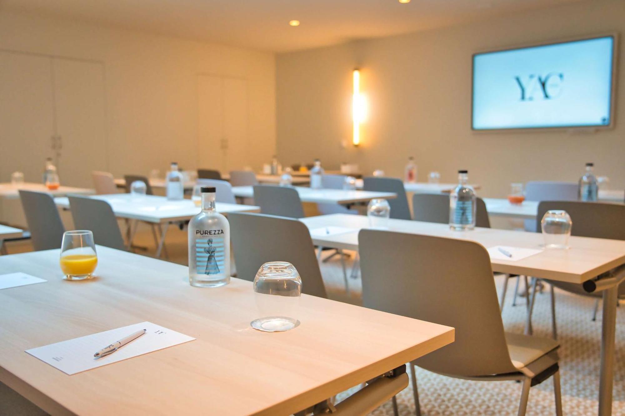 Hotel Yac Paris Clichy, A Member Of Radisson Individuals Exteriör bild